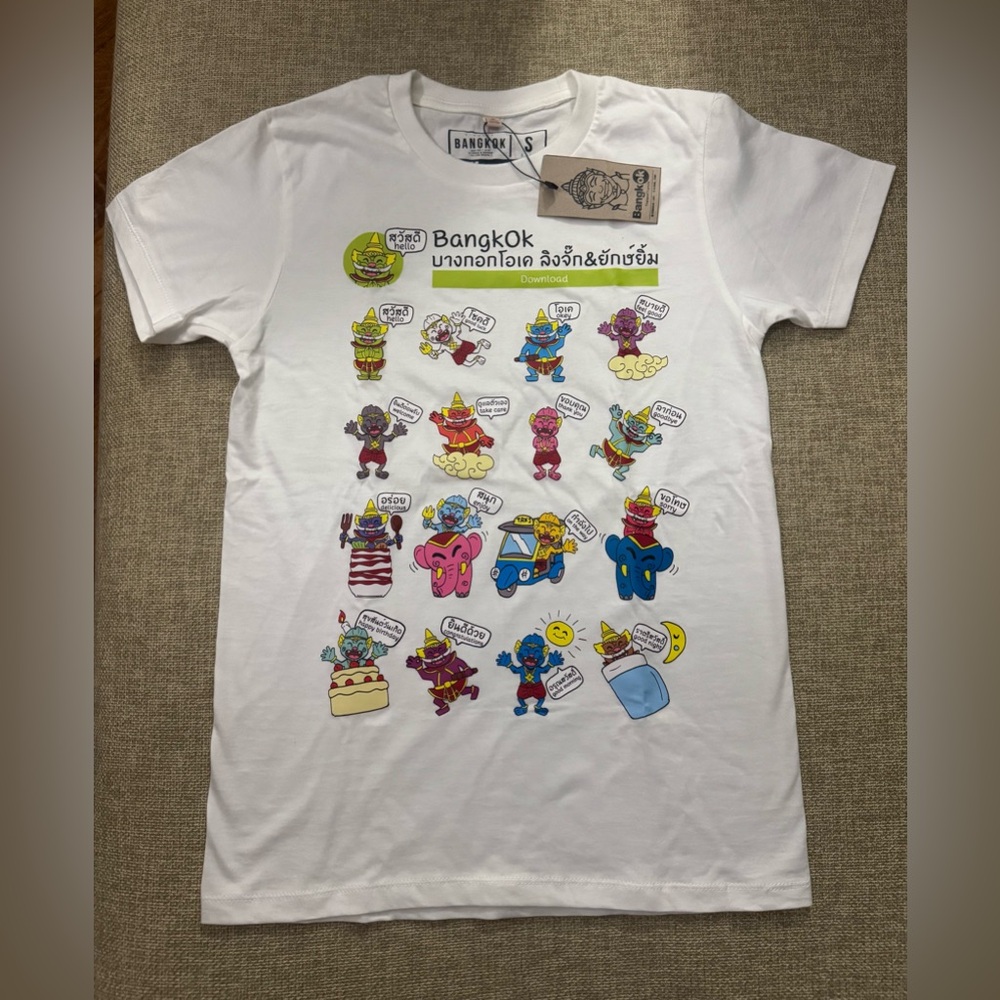 (NWT) Graphic White T-Shirt
